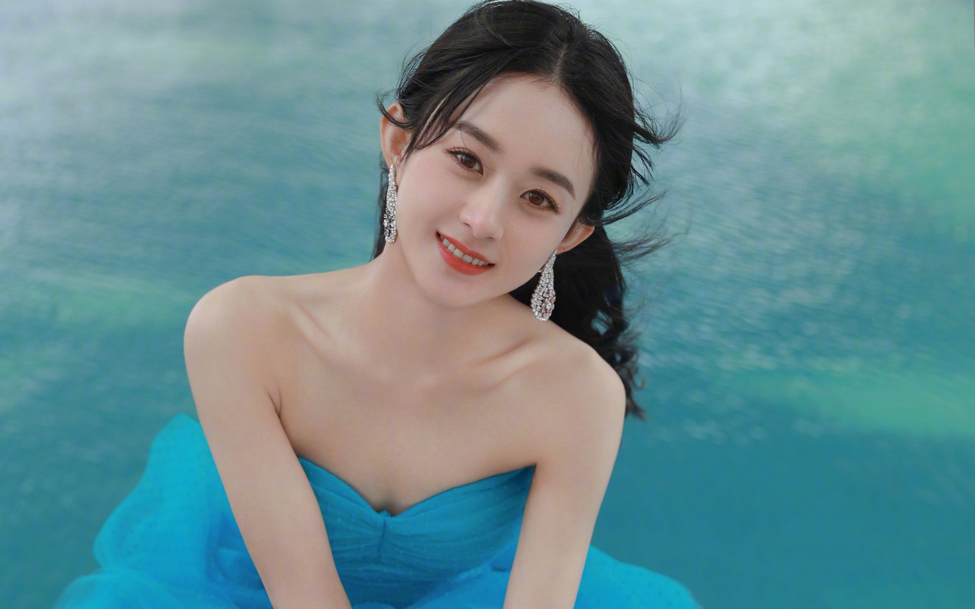 决赛门将多次关键扑救维持比分优势,门将精彩扑救瞬间